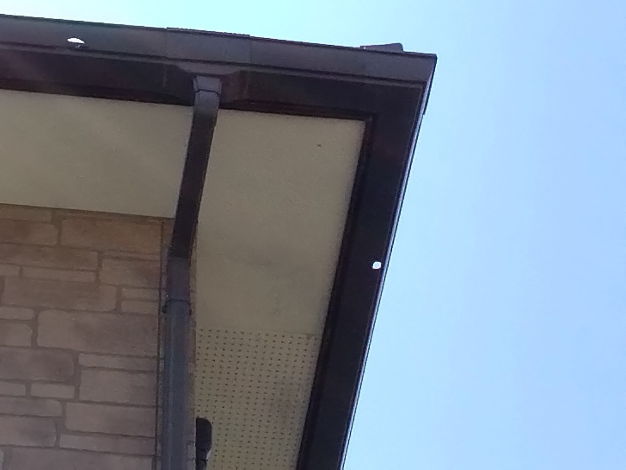 加古郡播磨町　大屋根集水器(上合)付近に穴